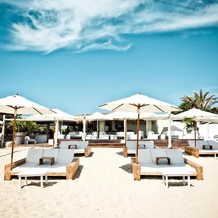 شقة Beachfront In ألغاروبو - كوستا