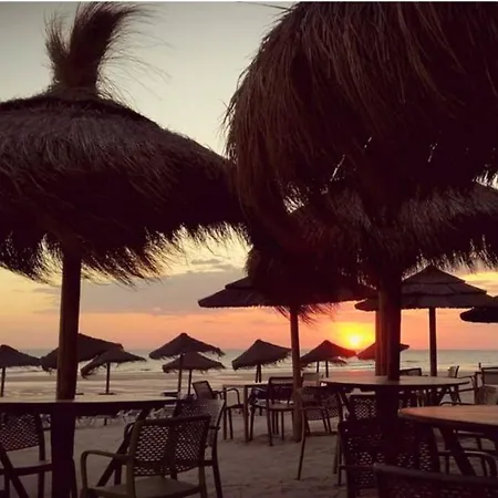 شقة Beachfront In ألغاروبو - كوستا